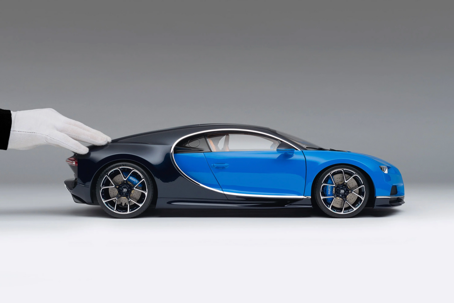 BUGATTI Chiron (2016) | Limited Edition 1:8