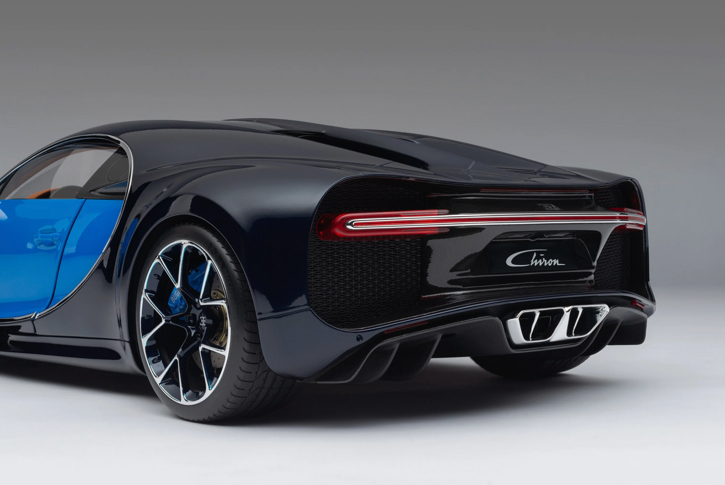BUGATTI Chiron (2016) | Limited Edition 1:8