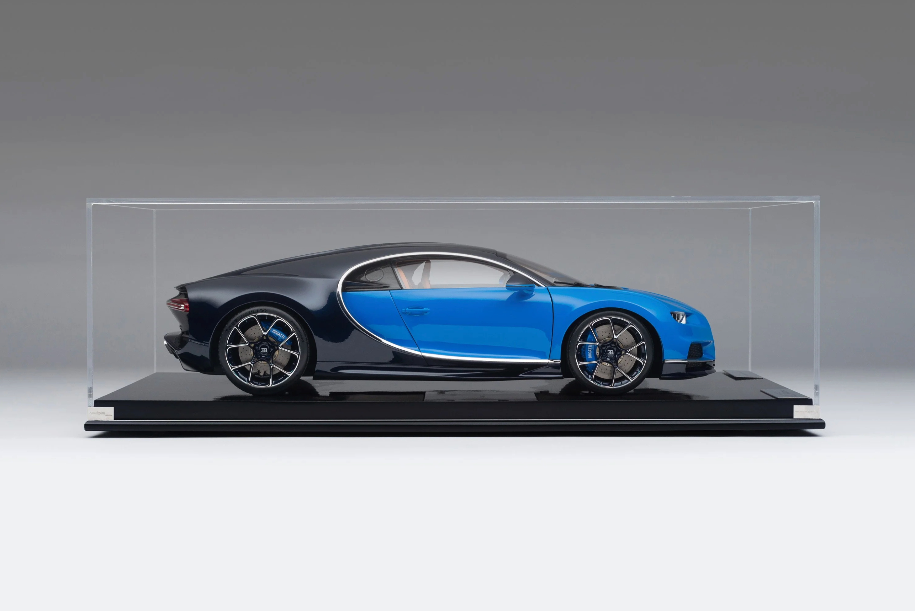 BUGATTI Chiron (2016) | Limited Edition 1:8