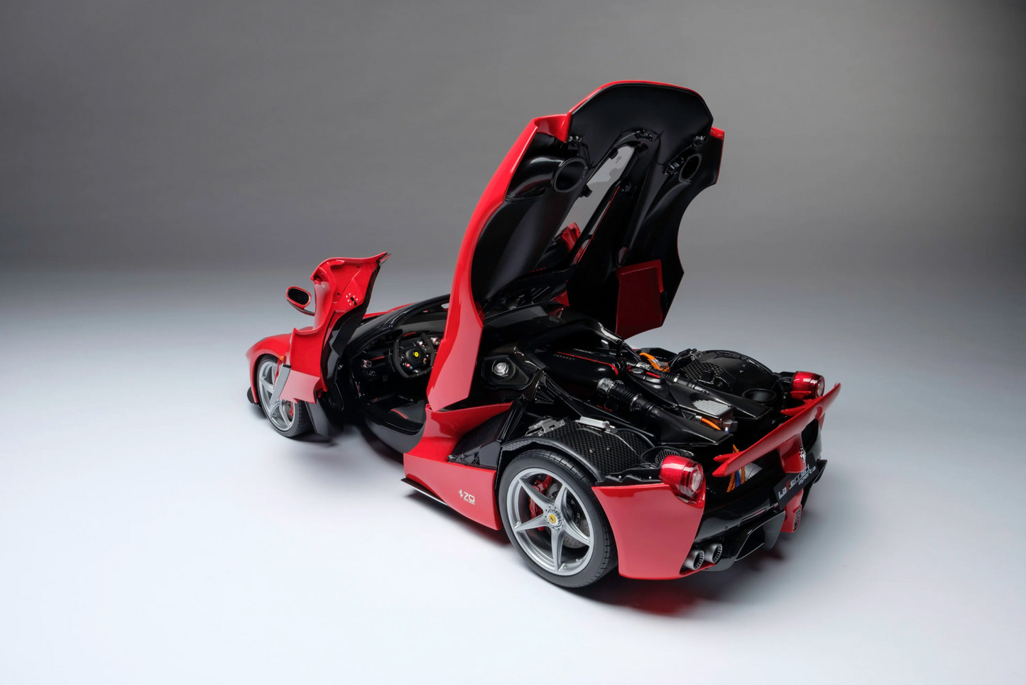 Ferrari LaFerrari Aperta (2016) | Limited Edition in Red 1:8