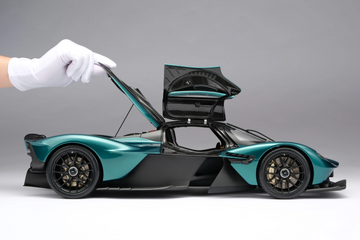 Aston Martin Valkyrie (2021) | Limited Edition 1:8